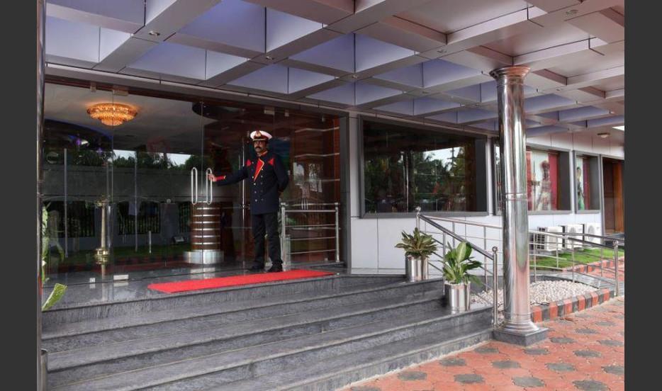 Nila Residency Hotel Shoranur Exterior photo